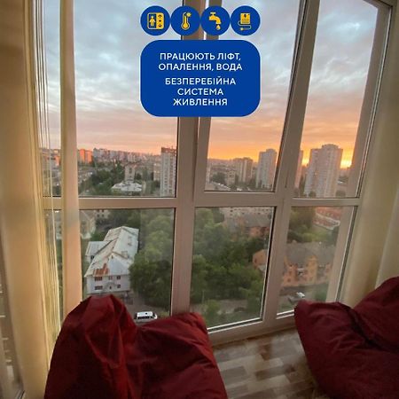 Large 2 Room Apartment With A Beautiful View 2 Min Metro Chernigivska Kiev Eksteriør bilde