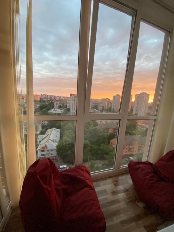Large 2 Room Apartment With A Beautiful View 2 Min Metro Chernigivska Kiev Eksteriør bilde