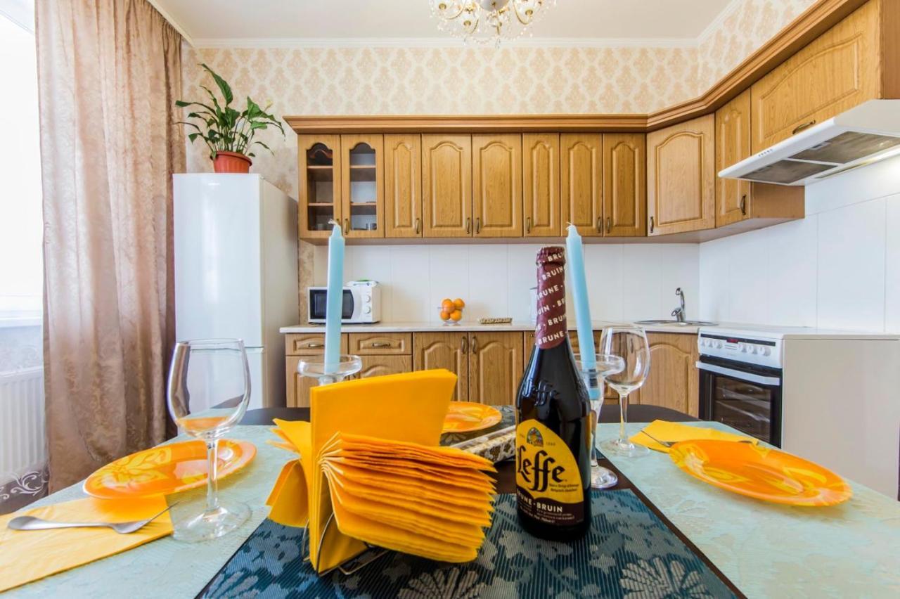 Large 2 Room Apartment With A Beautiful View 2 Min Metro Chernigivska Kiev Eksteriør bilde