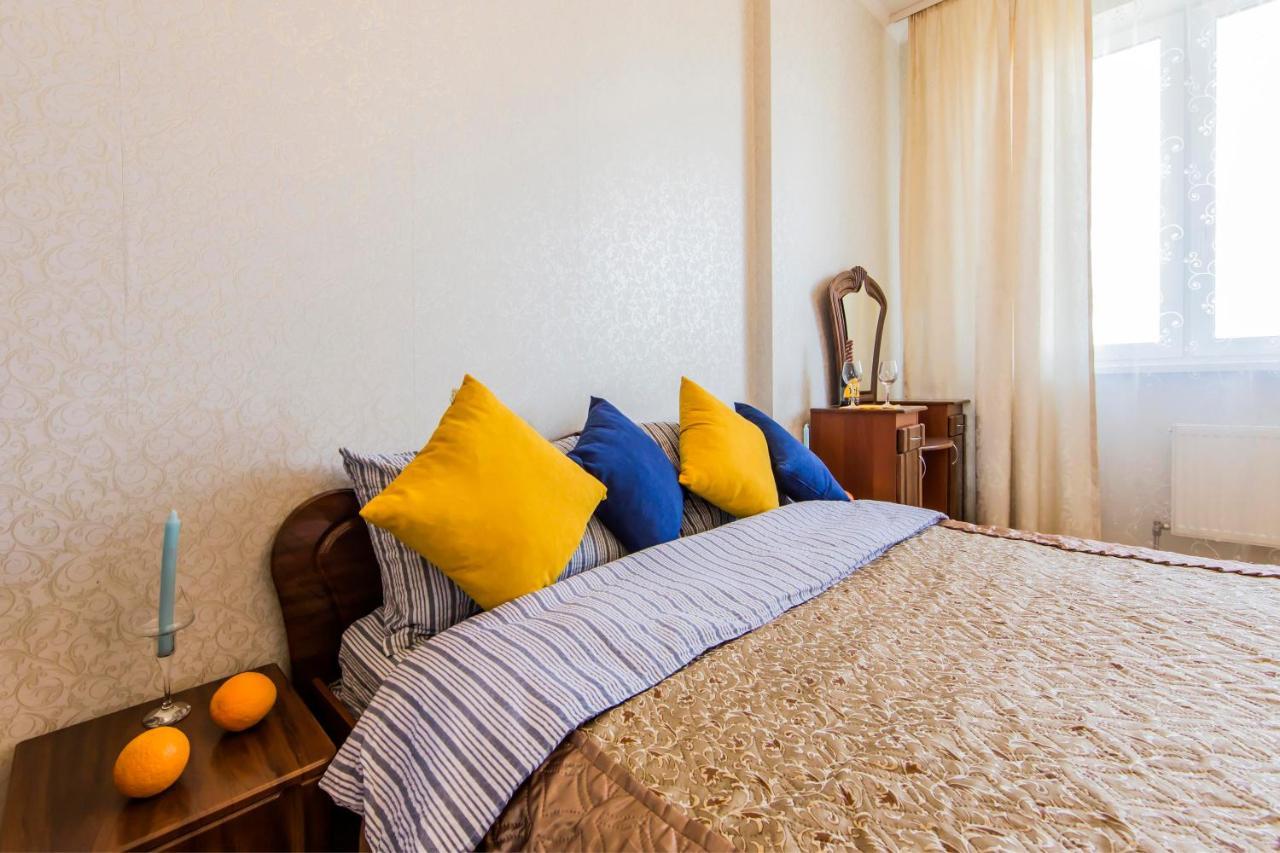 Large 2 Room Apartment With A Beautiful View 2 Min Metro Chernigivska Kiev Eksteriør bilde