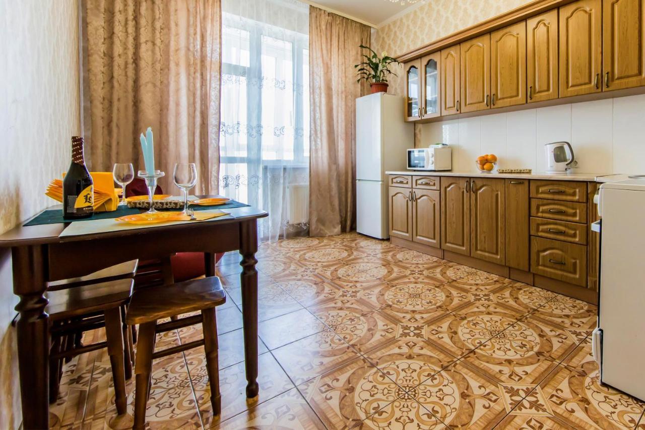 Large 2 Room Apartment With A Beautiful View 2 Min Metro Chernigivska Kiev Eksteriør bilde