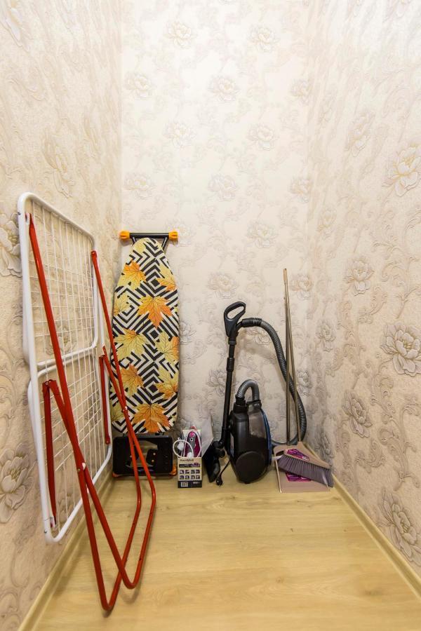 Large 2 Room Apartment With A Beautiful View 2 Min Metro Chernigivska Kiev Eksteriør bilde