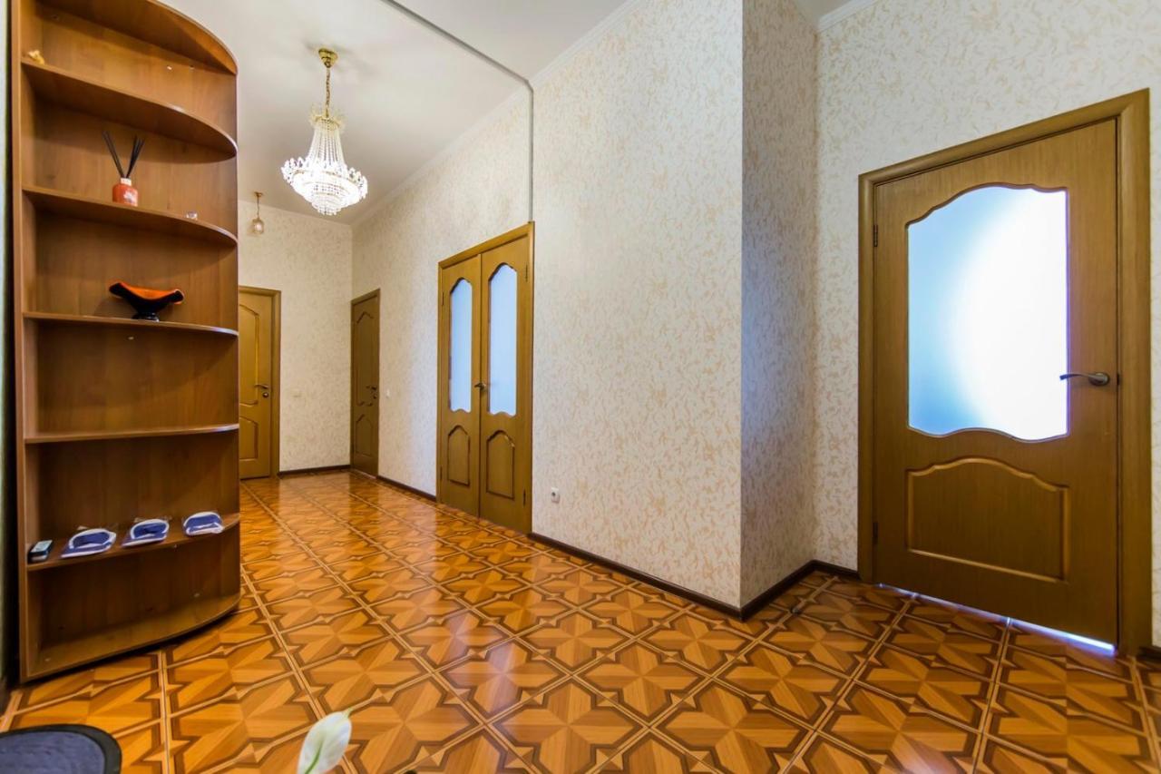 Large 2 Room Apartment With A Beautiful View 2 Min Metro Chernigivska Kiev Eksteriør bilde