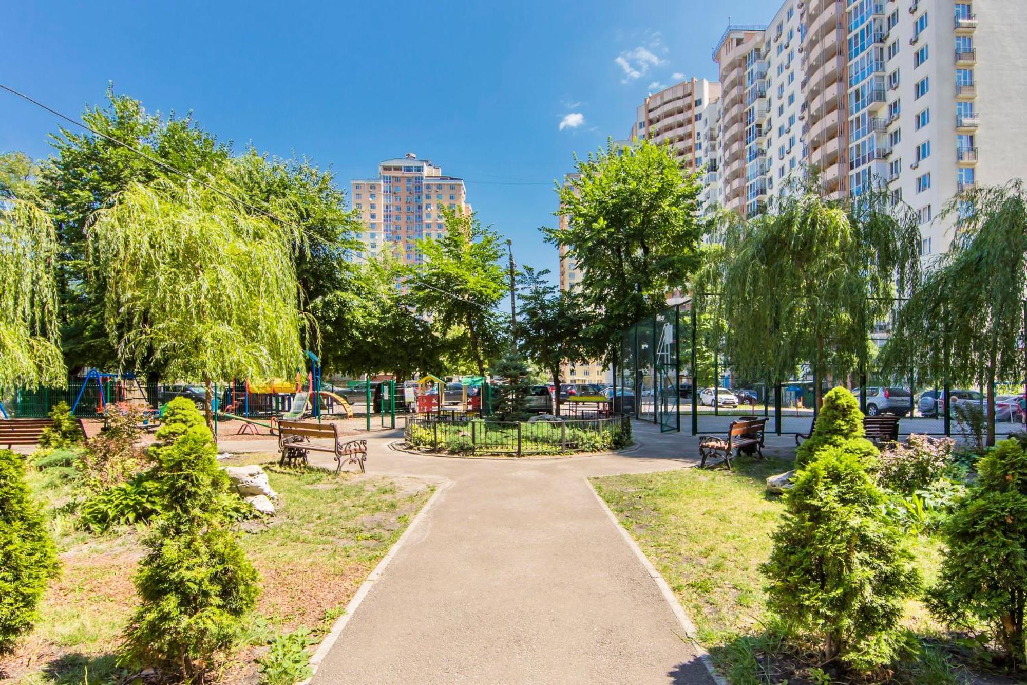 Large 2 Room Apartment With A Beautiful View 2 Min Metro Chernigivska Kiev Eksteriør bilde